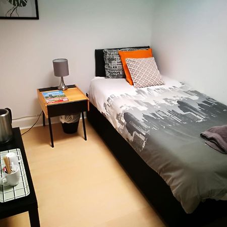 The Kingsview Townhouse - Boutique Hostel エディンバラ エクステリア 写真