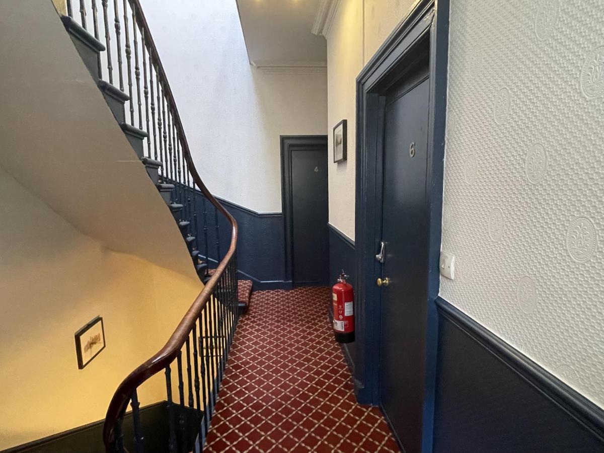 The Kingsview Townhouse - Boutique Hostel エディンバラ エクステリア 写真