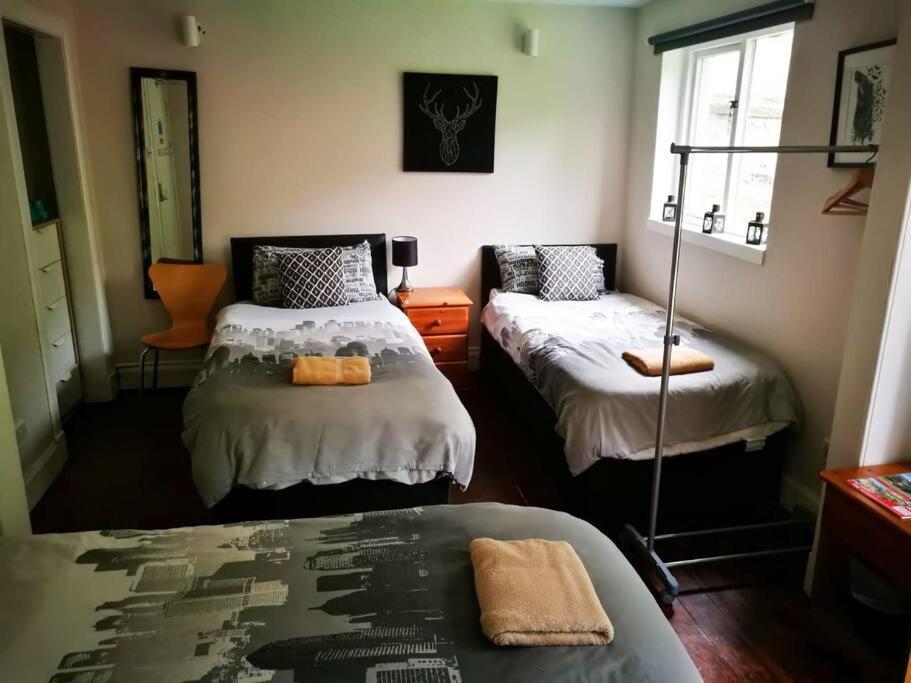 The Kingsview Townhouse - Boutique Hostel エディンバラ エクステリア 写真