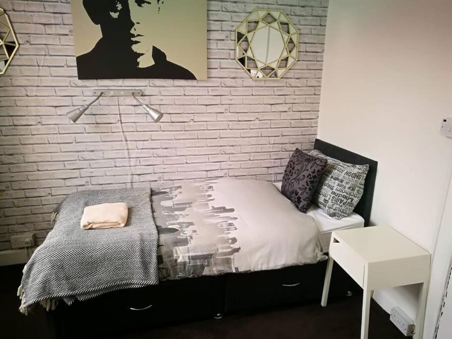 The Kingsview Townhouse - Boutique Hostel エディンバラ エクステリア 写真