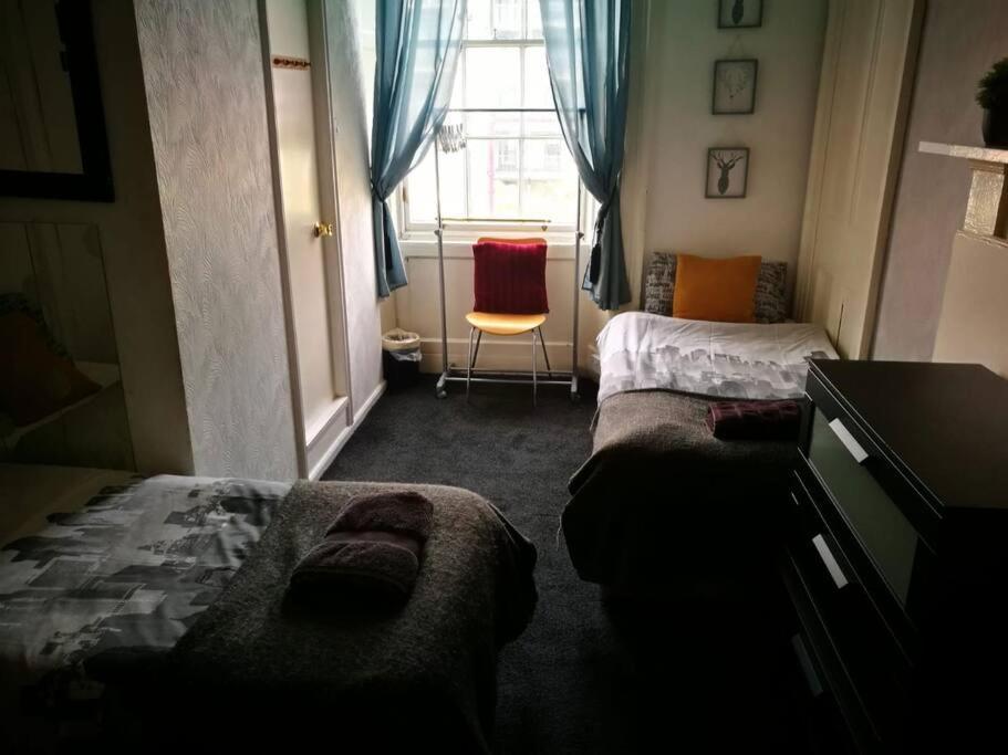 The Kingsview Townhouse - Boutique Hostel エディンバラ エクステリア 写真