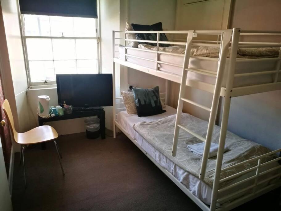 The Kingsview Townhouse - Boutique Hostel エディンバラ エクステリア 写真