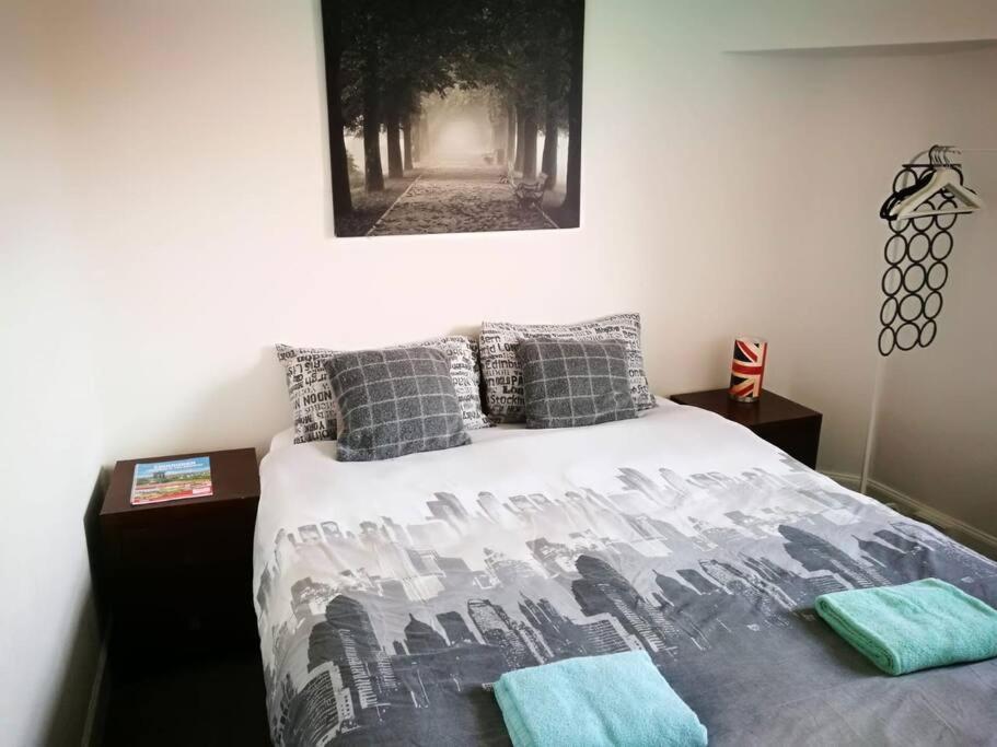 The Kingsview Townhouse - Boutique Hostel エディンバラ エクステリア 写真