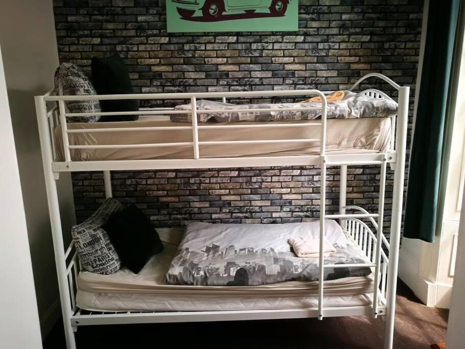 The Kingsview Townhouse - Boutique Hostel エディンバラ エクステリア 写真