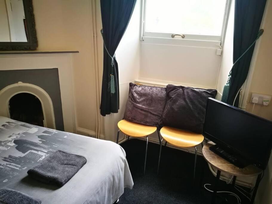The Kingsview Townhouse - Boutique Hostel エディンバラ エクステリア 写真