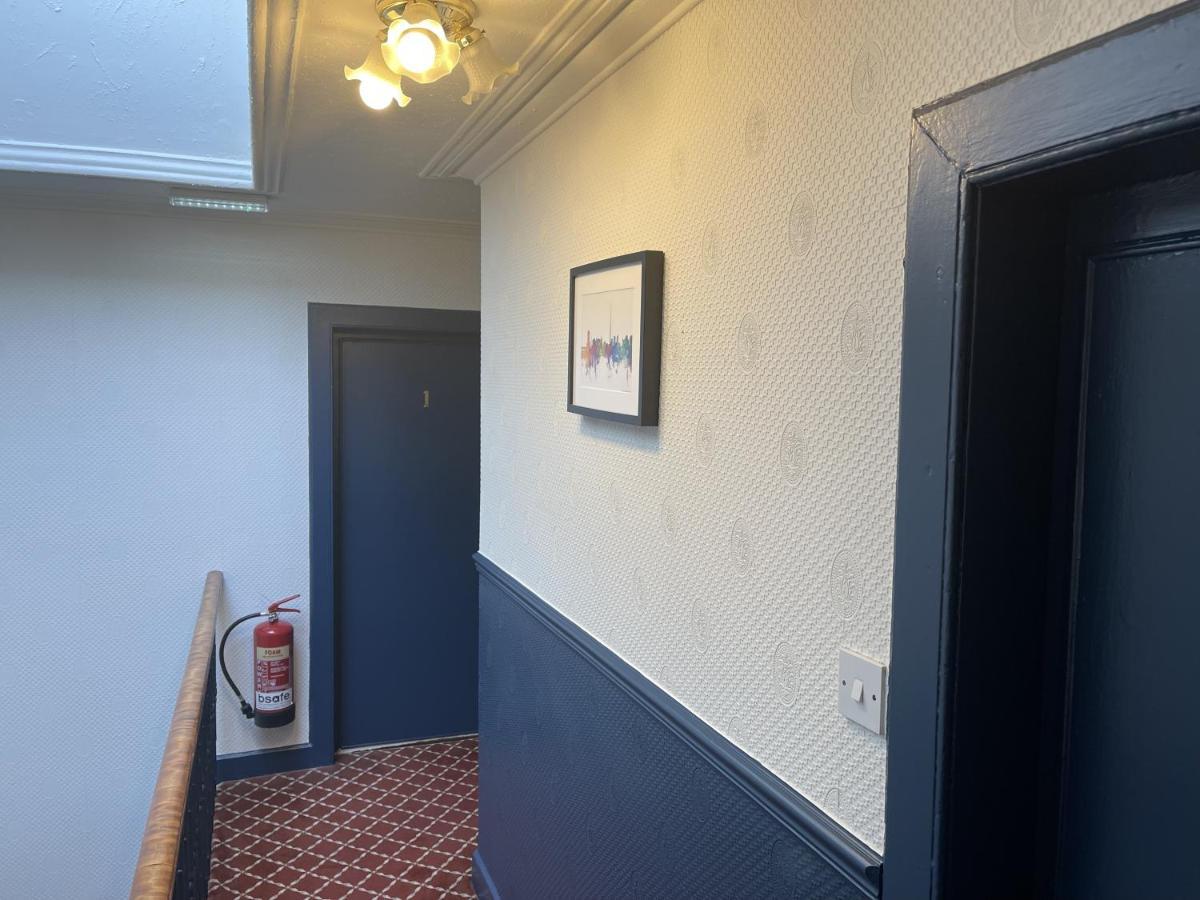 The Kingsview Townhouse - Boutique Hostel エディンバラ エクステリア 写真