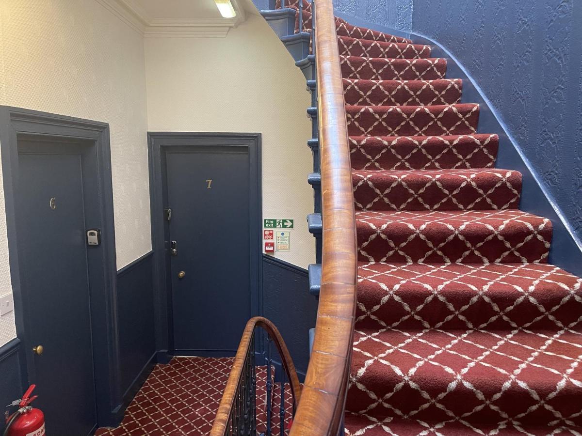 The Kingsview Townhouse - Boutique Hostel エディンバラ エクステリア 写真