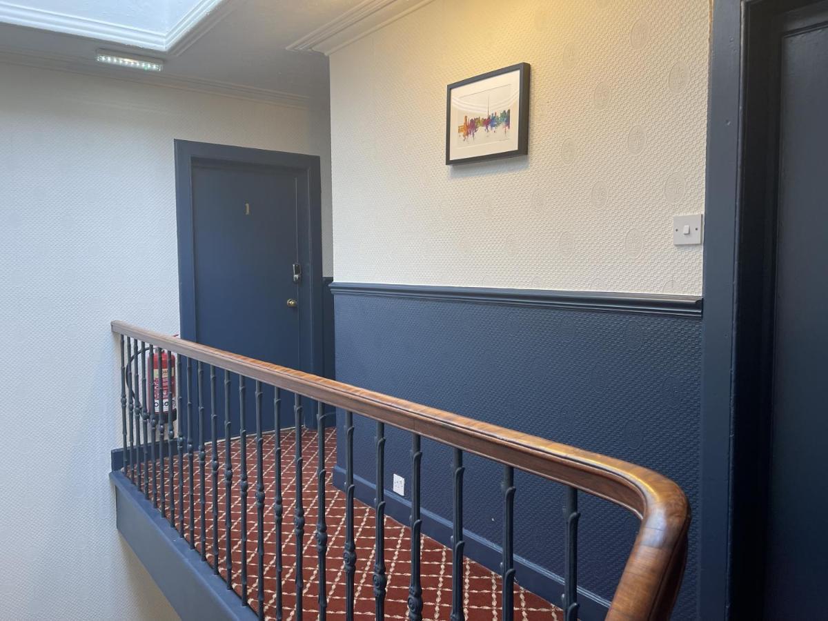 The Kingsview Townhouse - Boutique Hostel エディンバラ エクステリア 写真