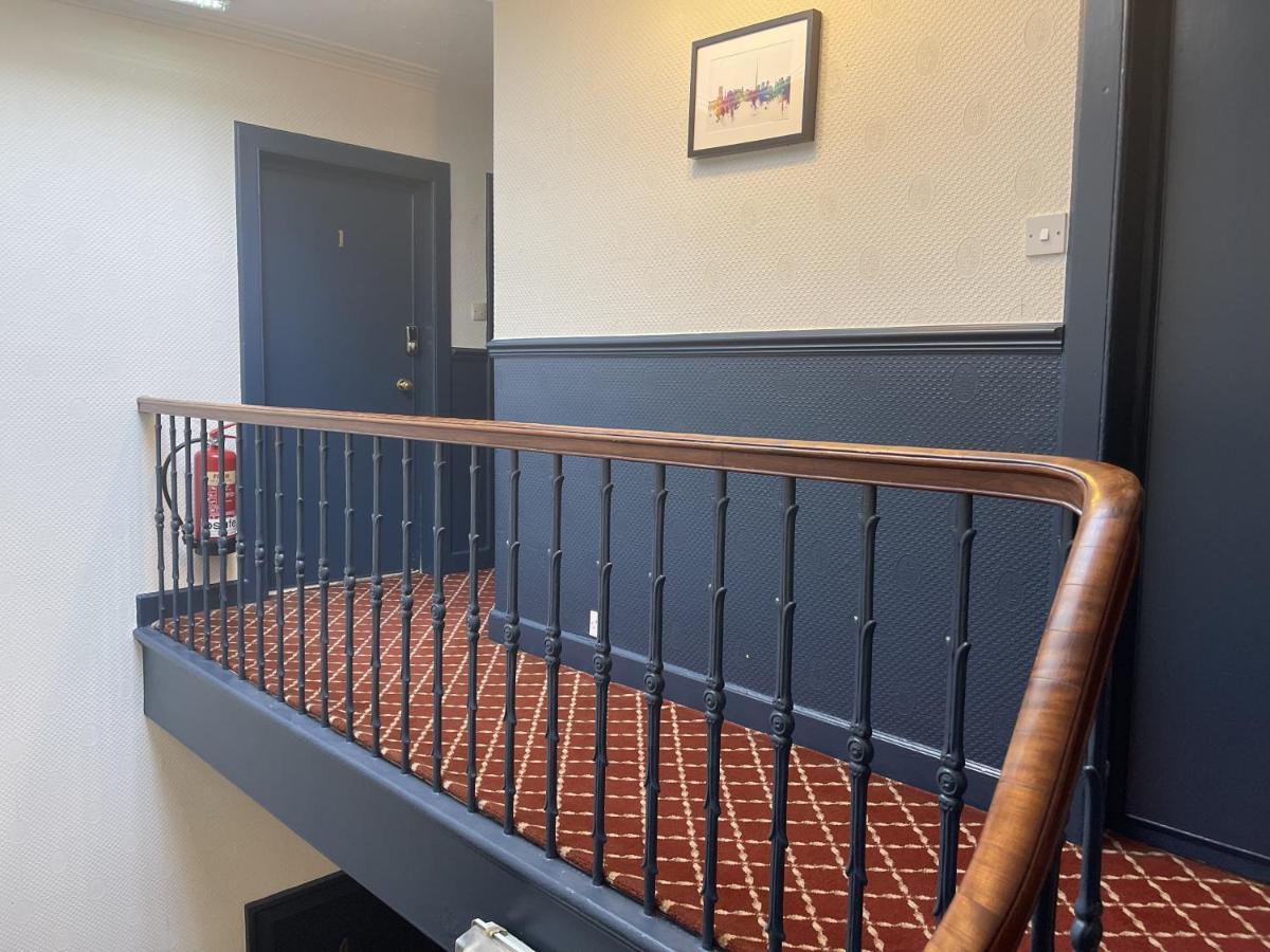 The Kingsview Townhouse - Boutique Hostel エディンバラ エクステリア 写真
