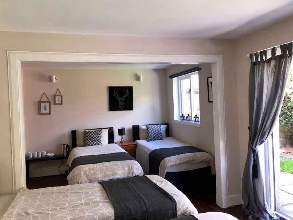 The Kingsview Townhouse - Boutique Hostel エディンバラ エクステリア 写真