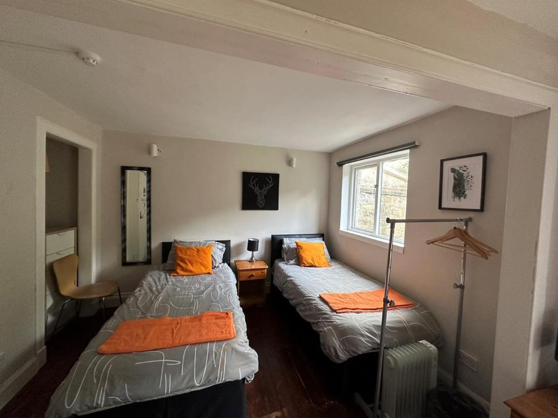The Kingsview Townhouse - Boutique Hostel エディンバラ エクステリア 写真