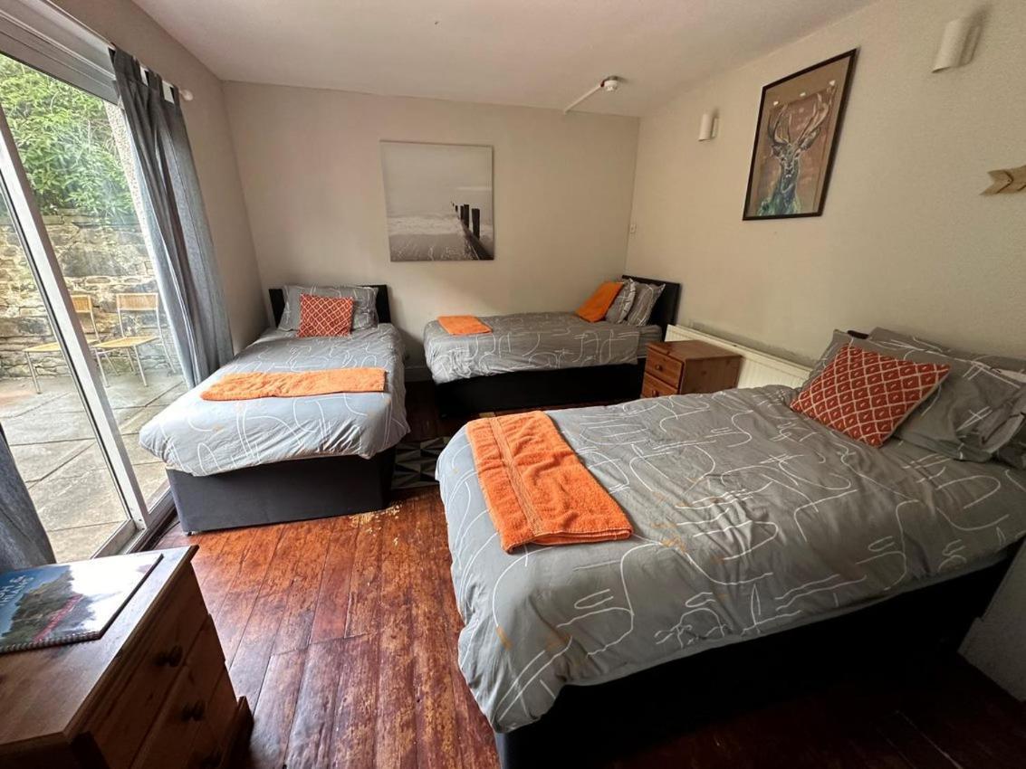 The Kingsview Townhouse - Boutique Hostel エディンバラ エクステリア 写真