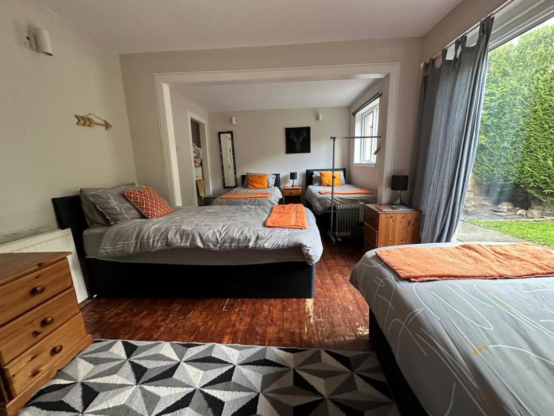 The Kingsview Townhouse - Boutique Hostel エディンバラ エクステリア 写真