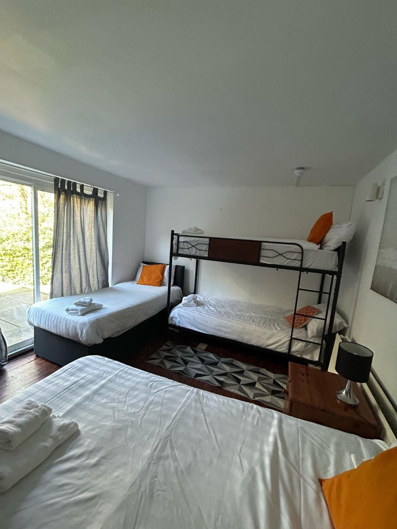 The Kingsview Townhouse - Boutique Hostel エディンバラ エクステリア 写真