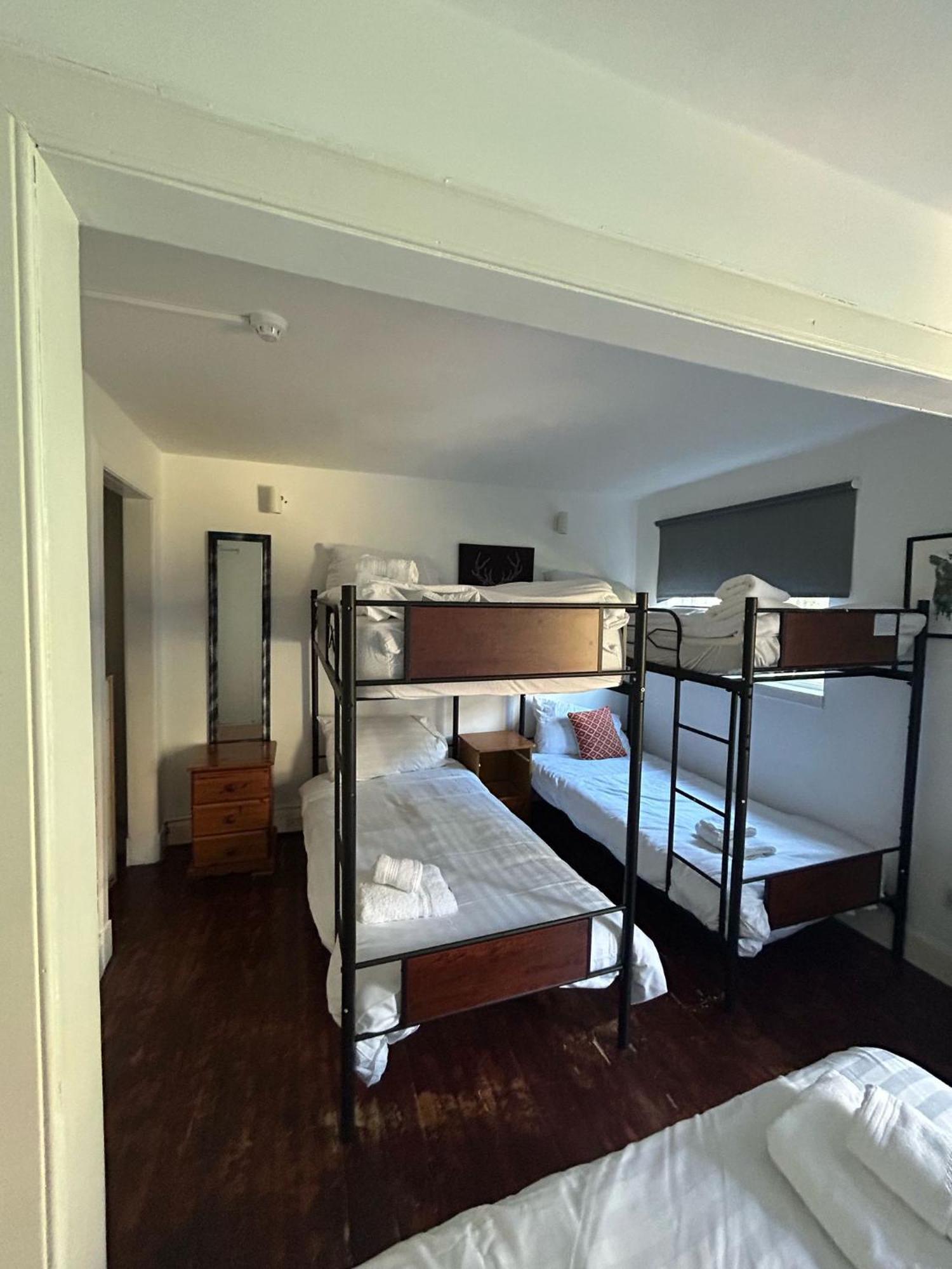 The Kingsview Townhouse - Boutique Hostel エディンバラ エクステリア 写真